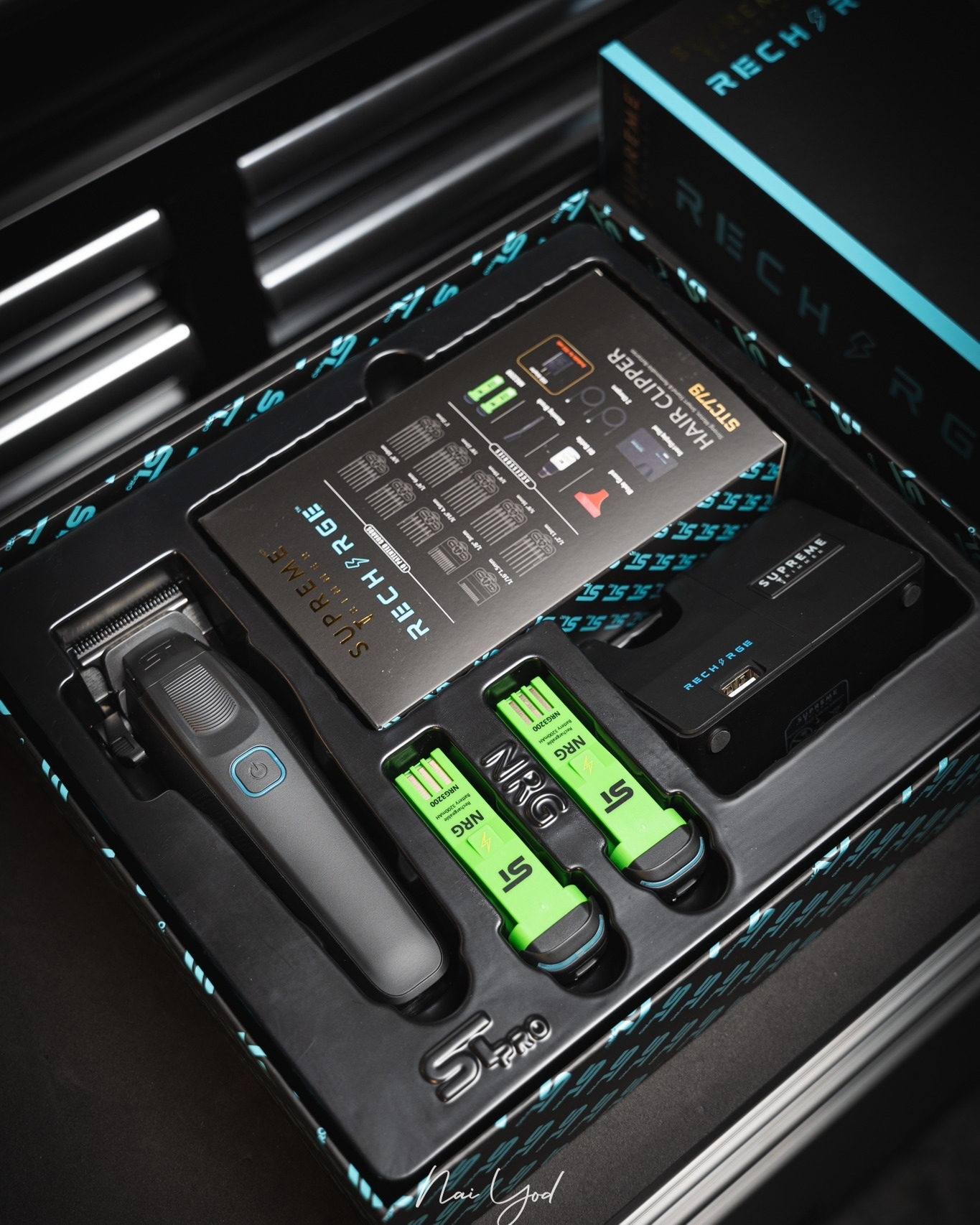Tông Đơ Supreme Trimmer Recharge Black Faper – Pin Rời, Motor Brushless